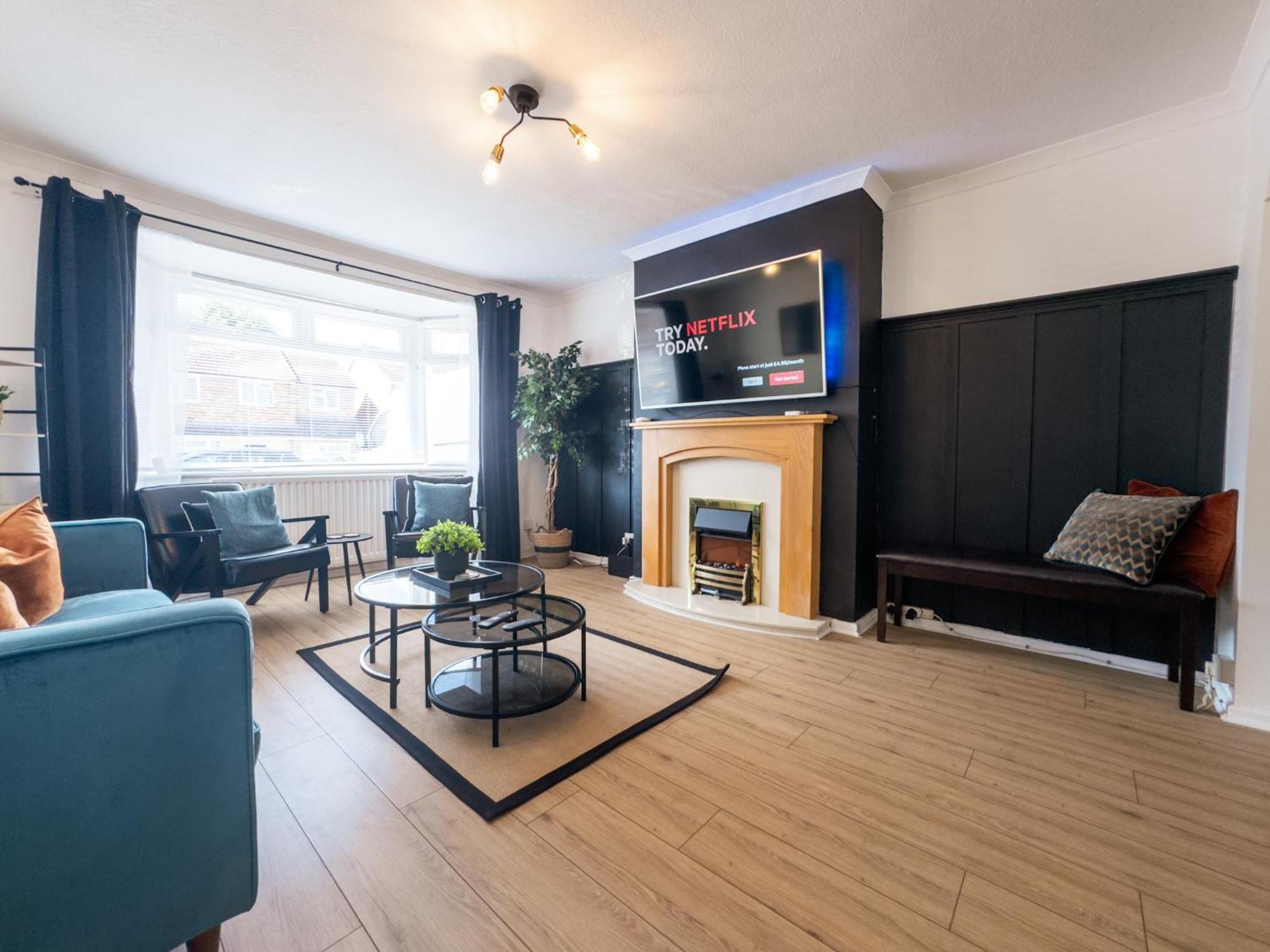 Rnm - Business Professionals Ready, Cost Effective For Large Stays! 3 Bedroom Lounge, Private Access & Entire Place, Kitchen & Washroom With Amenities, Smart Tv, Easy Access, Fast Wifi, Large Driveway, Great Transport Links, Near Worcester Hospital A Exterior photo