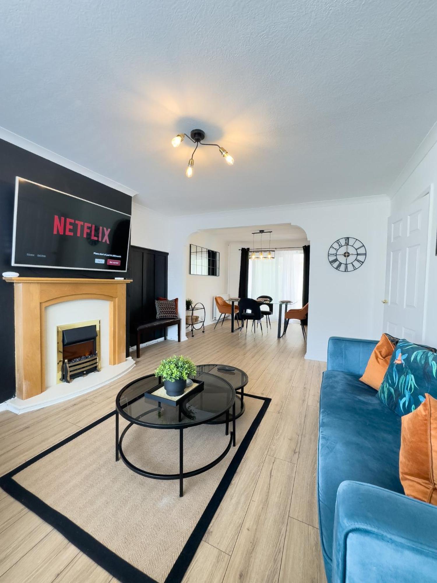Rnm - Business Professionals Ready, Cost Effective For Large Stays! 3 Bedroom Lounge, Private Access & Entire Place, Kitchen & Washroom With Amenities, Smart Tv, Easy Access, Fast Wifi, Large Driveway, Great Transport Links, Near Worcester Hospital A Exterior photo
